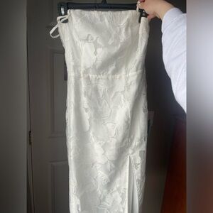 This is a size sm (2-4) Lulu’s dress.